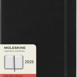 Kalender-märkmik Moleskine 2025 13x21cm, päev, kõvad kaaned, must